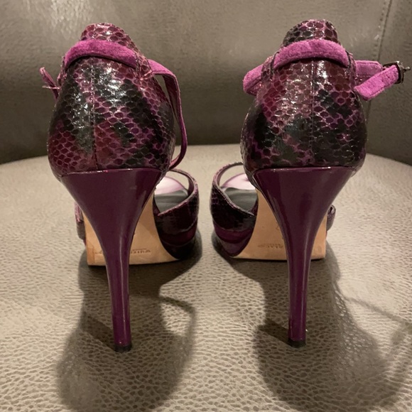 WHBM Purple snake skin heels - Picture 4 of 6
